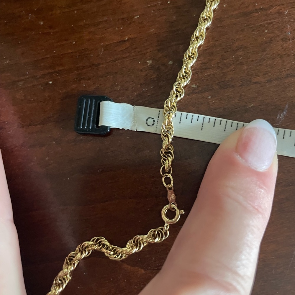 24” rope chain.